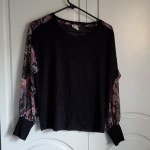 Long sleeve Paisley detail
